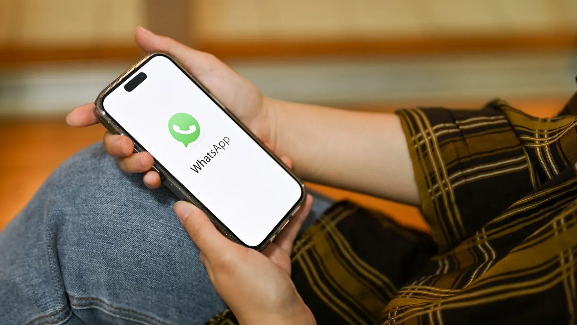Transforming Document Workflows with Artificio's  WhatsApp Integration 
